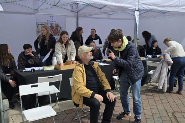 pomiary siły mięśniowej podczas Inauguracji XI Łódzkich Senioraliów
