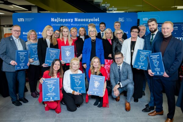 Zdjęcia laureatów z Władzami Uczelni