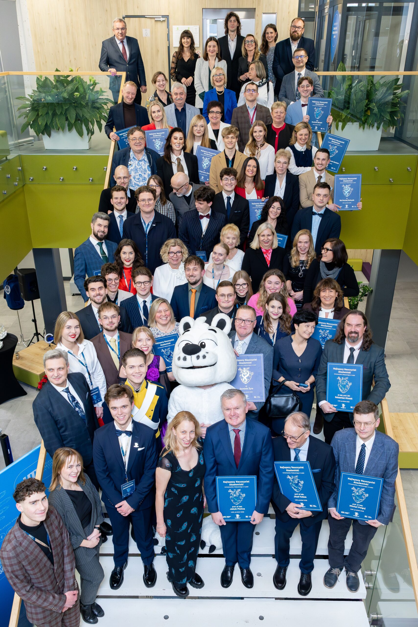 Zdjęcie wszystkich którzy uczestniczyli w 12. Gali Najlepszy Nauczyciel
