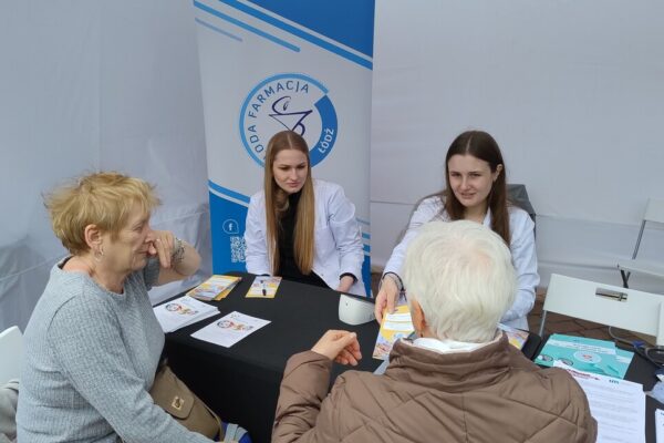 badania na stoisku UM podczas Inauguracji XI Łódzkich Senioraliów