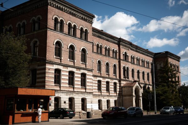 zabytkowy budynek Collegium Anatomicum, widok od wejścia głównego