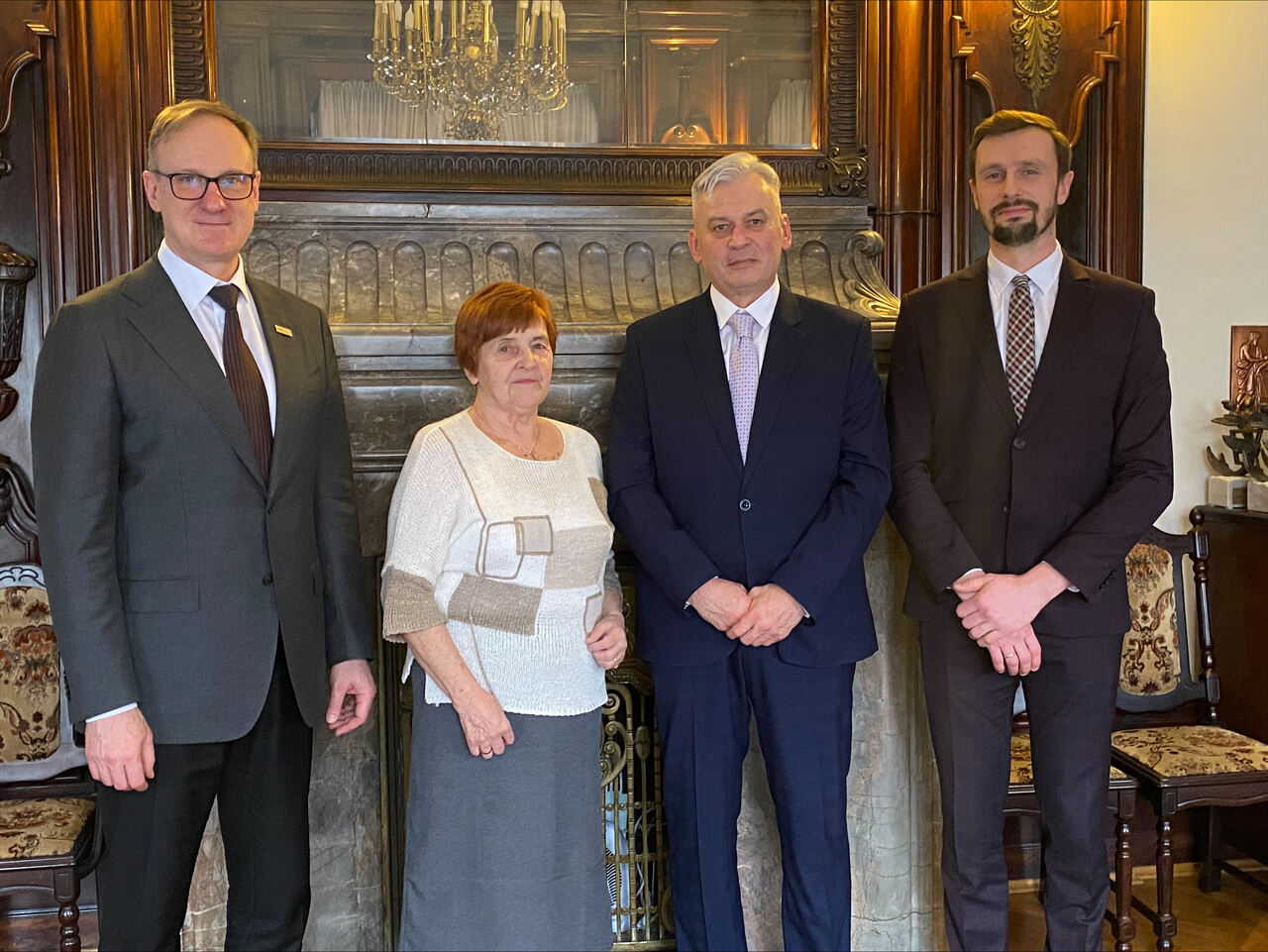 Laureaci nagrody im. Prof. M. Stefanowskiego w towarzystwie Rektora i dysponentki nagrody.