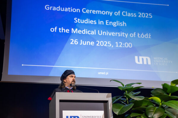 Ceremonia Graduacji Studentów English Division 2025 26