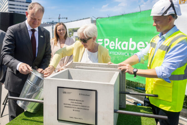 wmurowania kamienia węgielnego pod budowę budynku U1 22