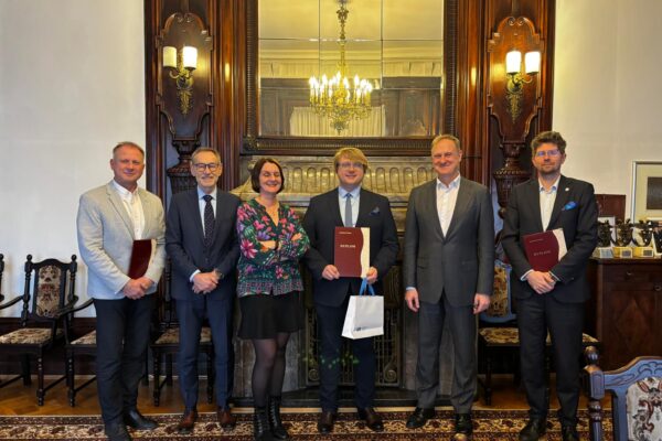 57491c26-ce3a-4284-94ad-b285a00d4f06