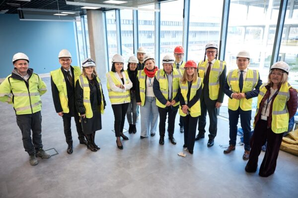 Krajowy Plan Odbudowy napędza rozwój edukacji medycznej – wizyta Minister Katarzyny Kacperczyk