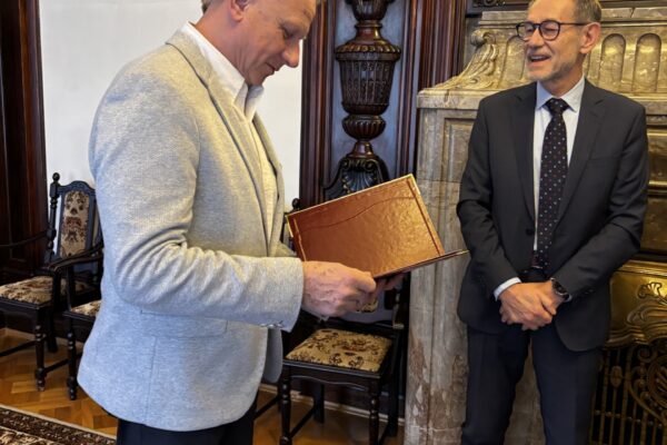 c2e87c5b-f7ab-4377-963f-62c92d17fbeb