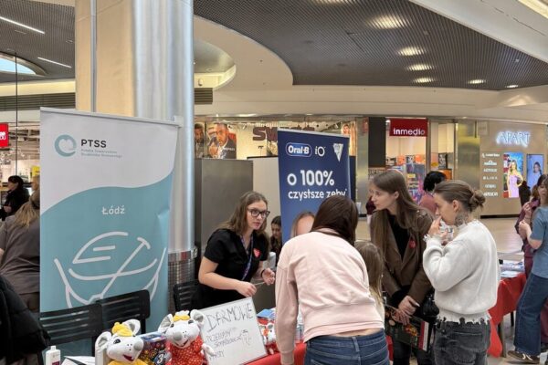 Stoisko Polskiego Towarzystwa Studentów Stomatologii w Łodzi