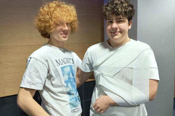 licealiści w czasie warsztatów z desmurgii