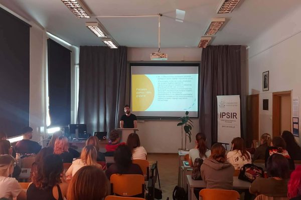 Studenci UMED szkolili wolontariuszy Uniwersytetu Warszawskiego z pierwszej pomocy4
