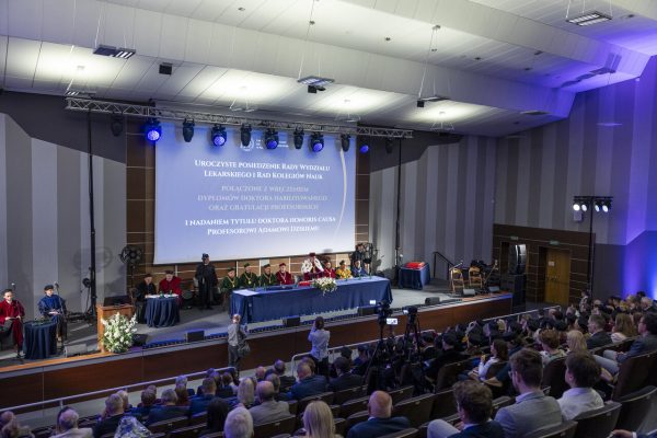 Honorowy doktorat dla prof. Adama Dzikiego60