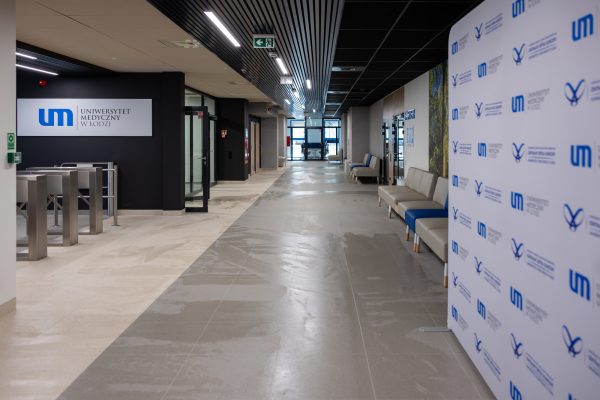 Nowoczesna przestrzeń dydaktyczna dla przyszłych medyków w Łodzi01