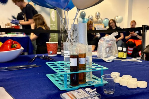 STUDENCI I PRACOWNICY UMED POPULARYZOWALI NAUKĘ PODCZAS 29. PIKNIKU NAUKOWEGO POLSKIEGO RADIA I CENTRUM NAUKI KOPERNIK16