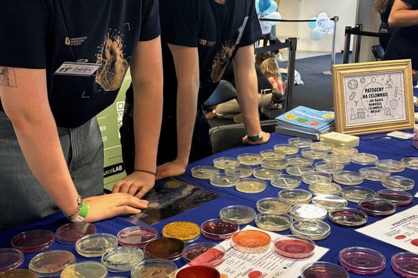 STUDENCI I PRACOWNICY UMED POPULARYZOWALI NAUKĘ PODCZAS 29. PIKNIKU NAUKOWEGO POLSKIEGO RADIA I CENTRUM NAUKI KOPERNIK4