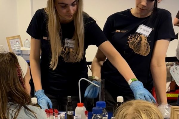STUDENCI I PRACOWNICY UMED POPULARYZOWALI NAUKĘ PODCZAS 29. PIKNIKU NAUKOWEGO POLSKIEGO RADIA I CENTRUM NAUKI KOPERNIK7