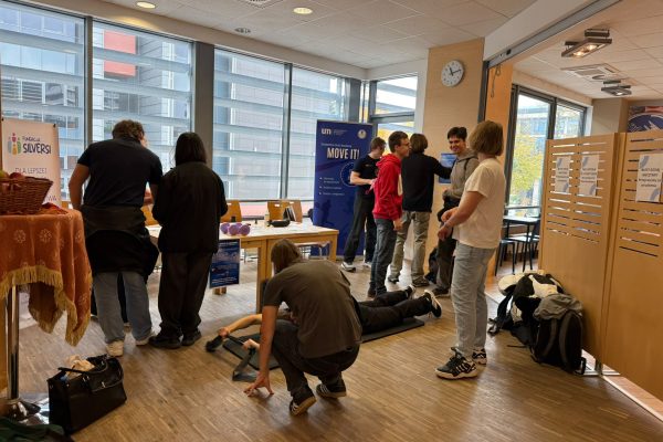 STUDENCI FIZJOTERAPII UMED PROMOWALI AKTYWNOŚĆ FIZYCZNĄ PODCZAS DNIA IFE13
