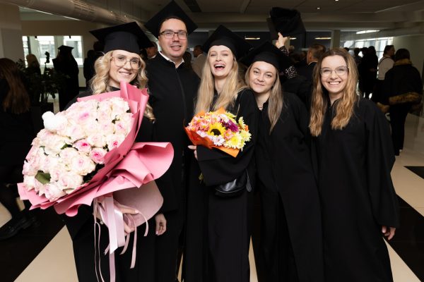 wręczenia dyplomów absolwentom kierunku lekarskiego 08
